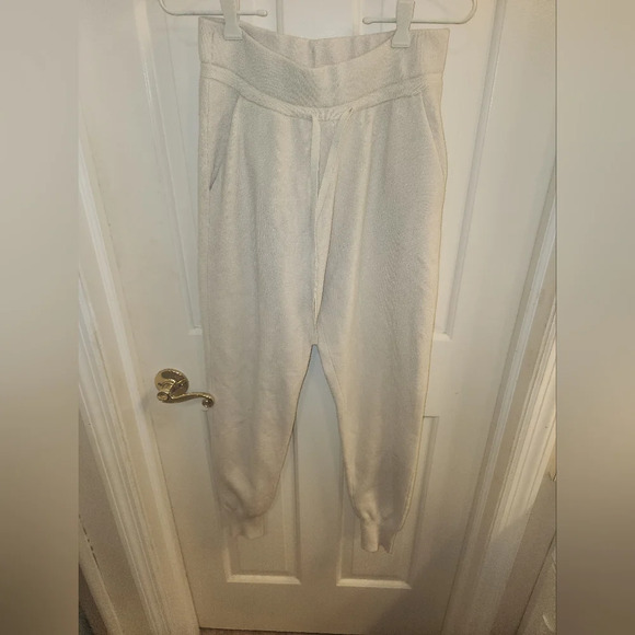 Abercrombie & Fitch Pants - Abercrombie & Fitch soft cream color sweatpants size MED